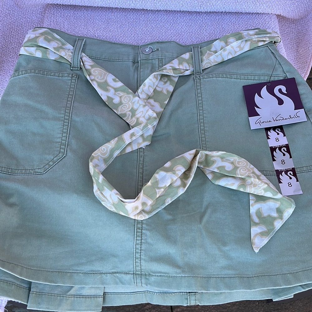 Gloria Vanderbilt skort NWT